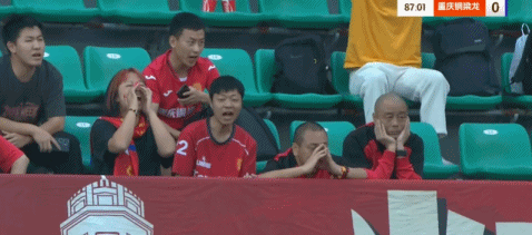 src, 队医进场治